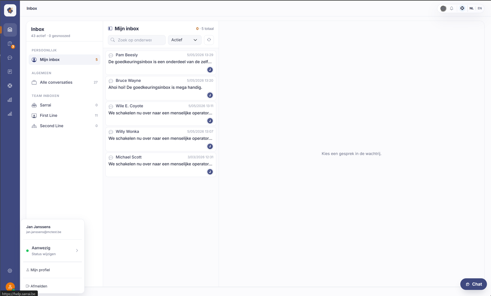 Het hulp-icoon rechtsboven en de Chat-knop rechtsonder