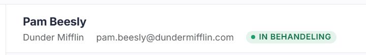 Een gesprek met bovenaan het statuslabel