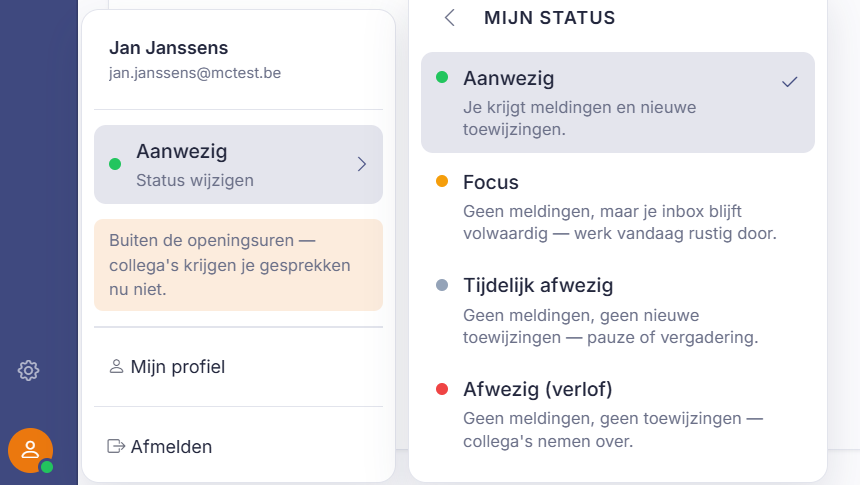Het profielmenu met de status 'Aanwezig' en 'Status wijzigen'