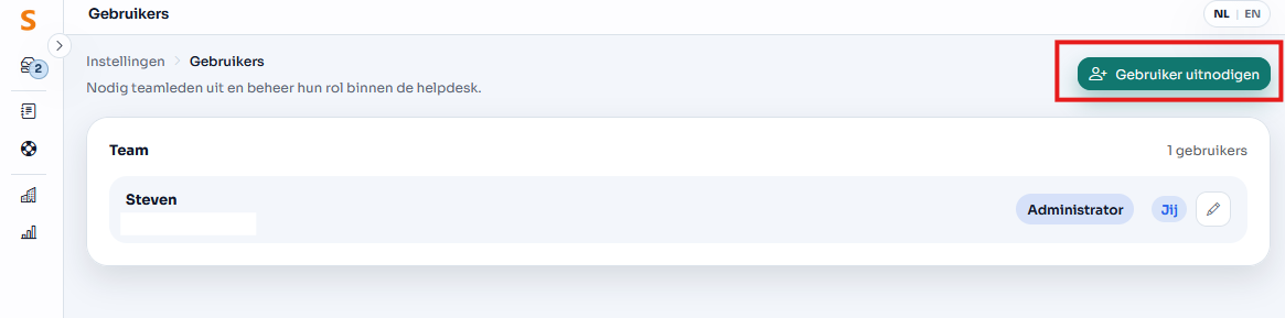 Je kan een gebruiker uitnodigen vanuit de gebruikerslijst via de knop 'Gebruiker uitnodigen' rechtsbovenaan.
